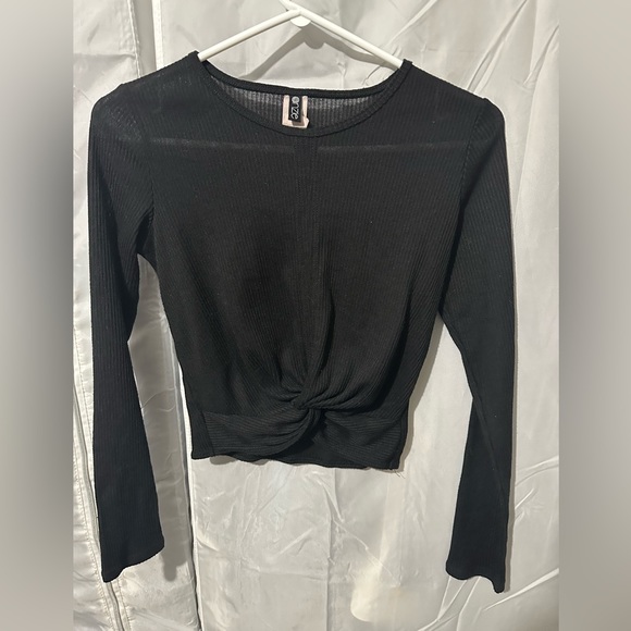 Onzie twirl top in black - Picture 4 of 5